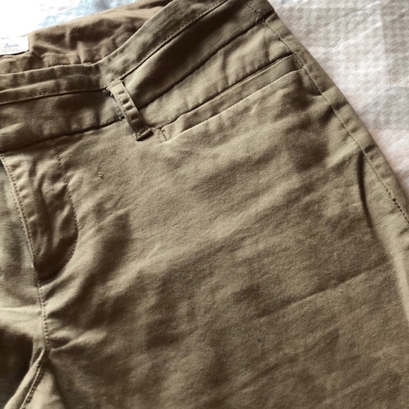 Tan capris - Picture 3 of 4